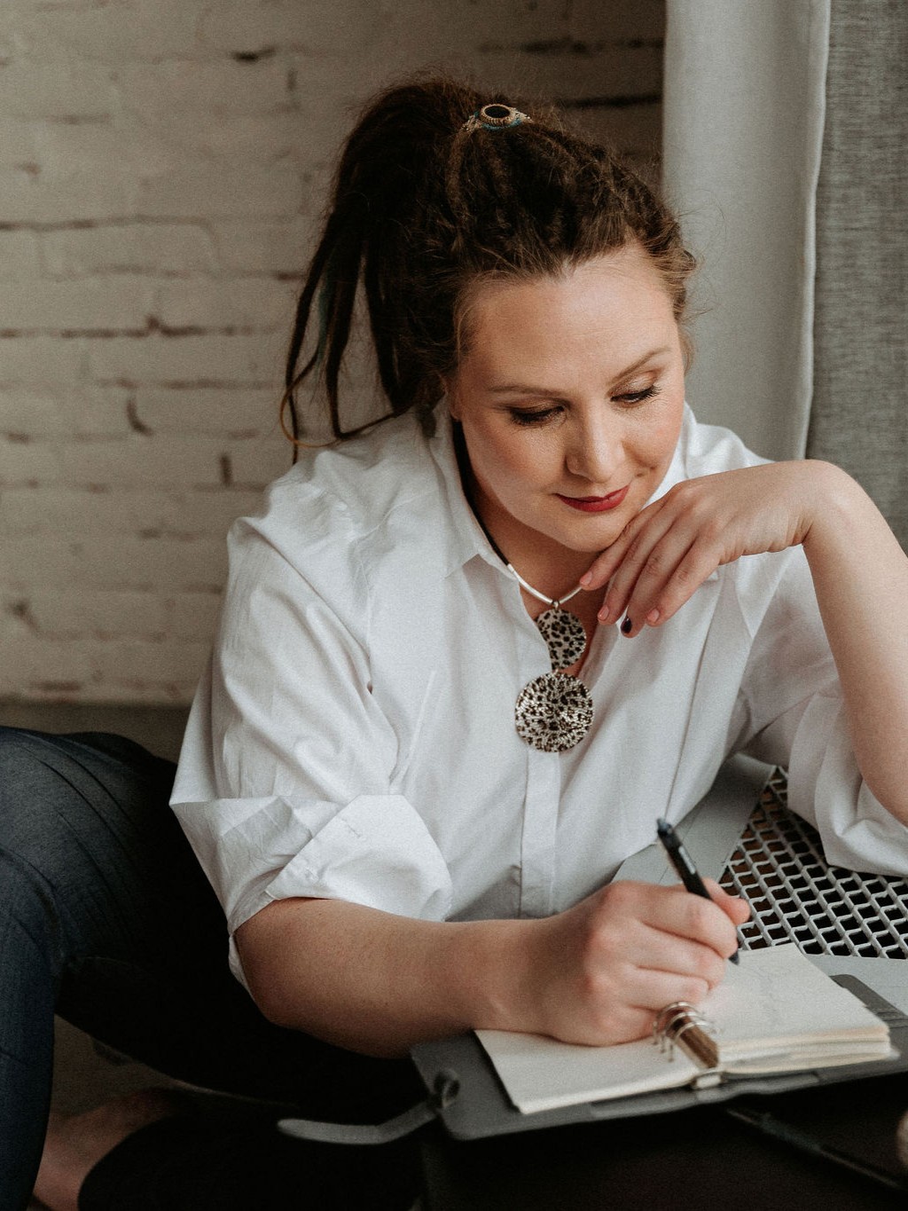 Révész Krisztina, CsontBoszorkány, gyógymasszőr, csontkovács, testtartásjavítás, stressz, fájdalom, Access Consciousness, doTERRA aromaterápia, wellness tanácsadás